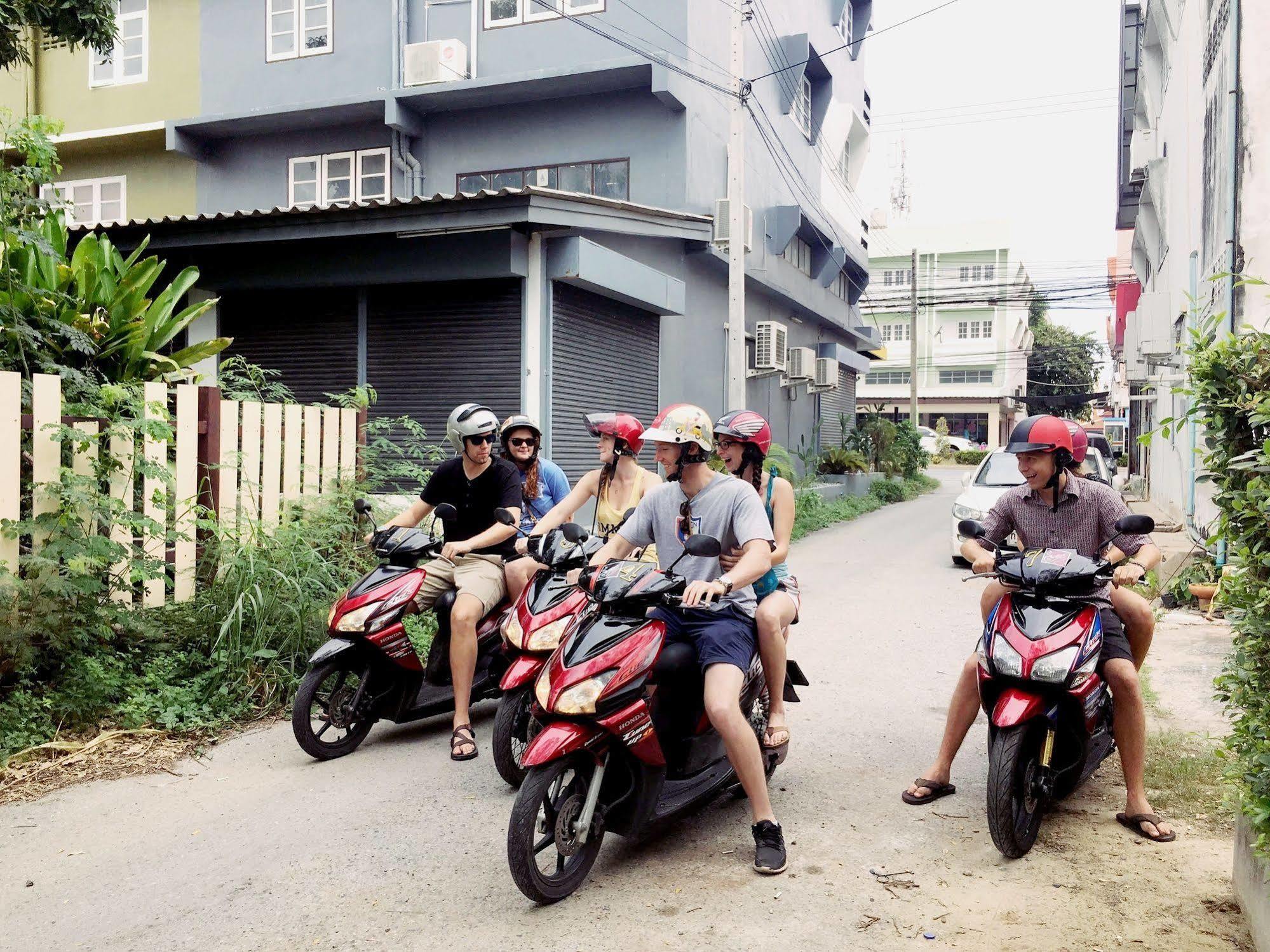 Early Bird Hostel Ayutthaya Dış mekan fotoğraf